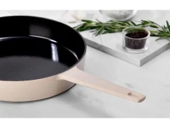 Gietijzeren pan 25 cm<Masterpro