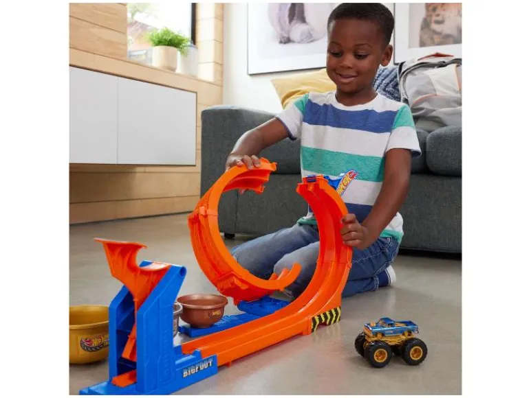 Monster Trucks Loop and Flip Trophy Challenge<Hot Wheels Best
